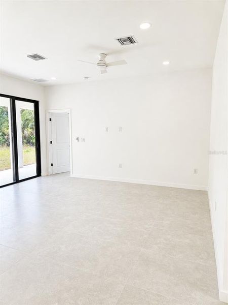 Spacious, unfurnished interior of a new home in , Lehigh Acres (Image 20).
