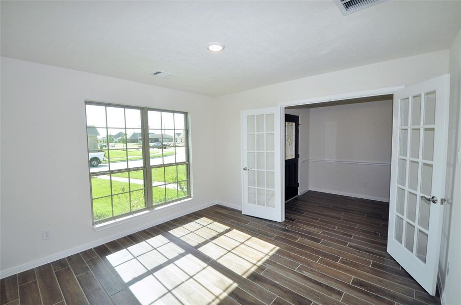 Spacious, unfurnished interior of a new home in , League City (Image 19). Spacious, unfurnished interior of a new home in , League City (Image 19).