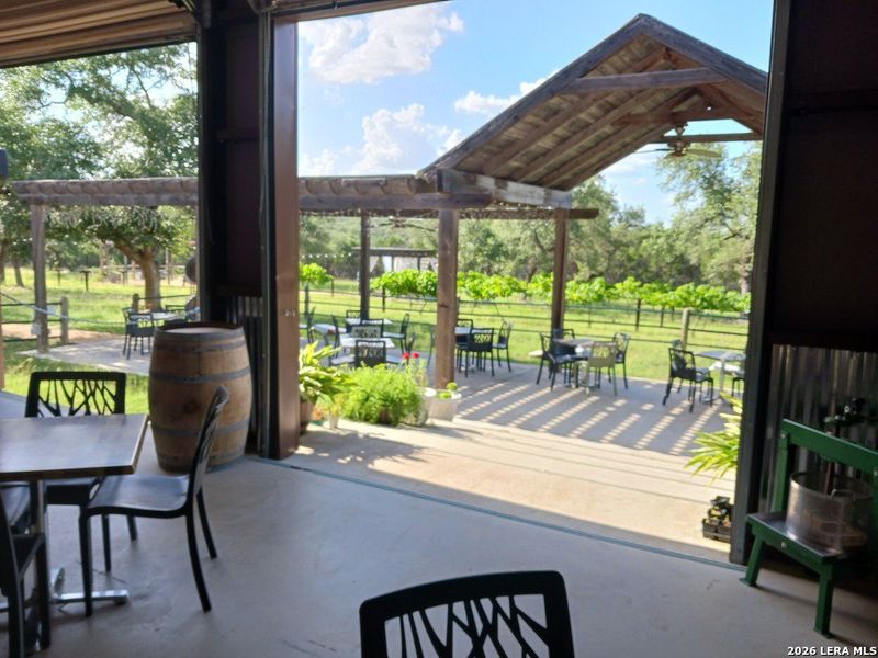 Community amenities in , Spring Branch (Image 40).