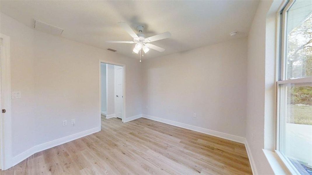 Spacious, unfurnished interior of a new home in , Dunnellon (Image 13).