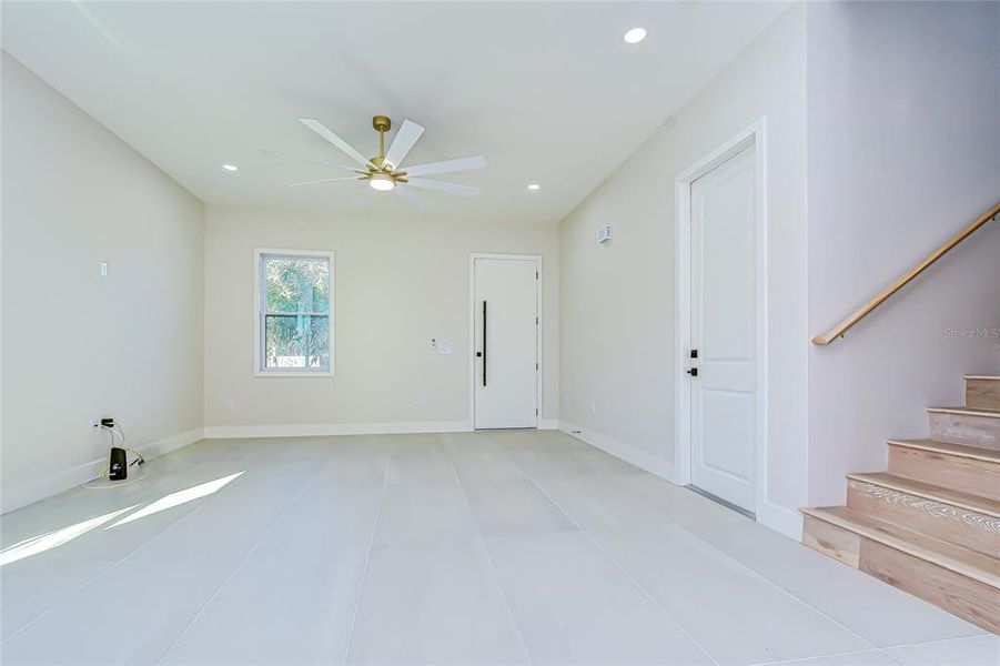 Spacious, unfurnished interior of a new home in , Tampa (Image 68).