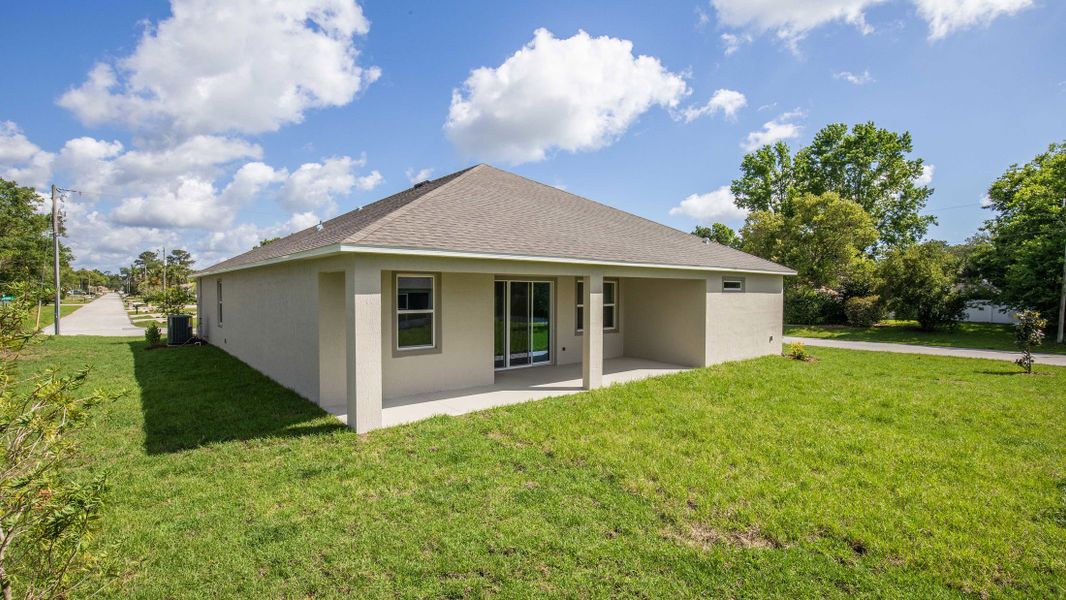 Exterior details and patio area of a home in Sugarmill Woods, Homosassa (Image 4).