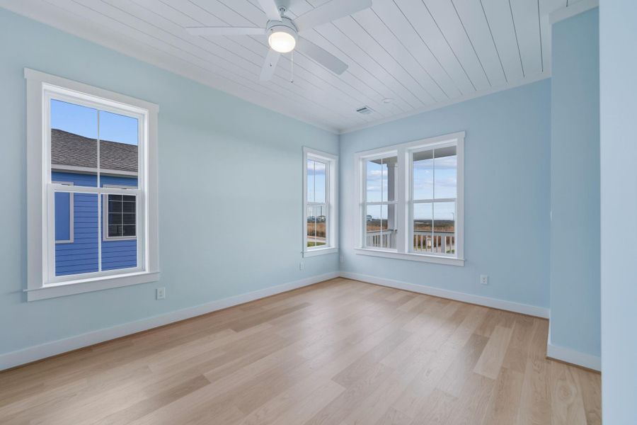 Spacious, unfurnished interior of a new home in , Galveston (Image 43).