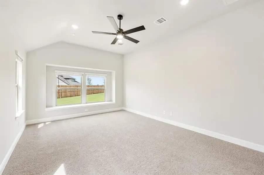 Spacious, unfurnished interior of a new home in Willow Wood, McKinney (Image 38).