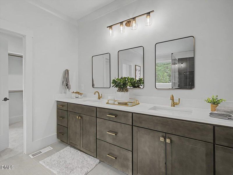 059-Primary Bathroom