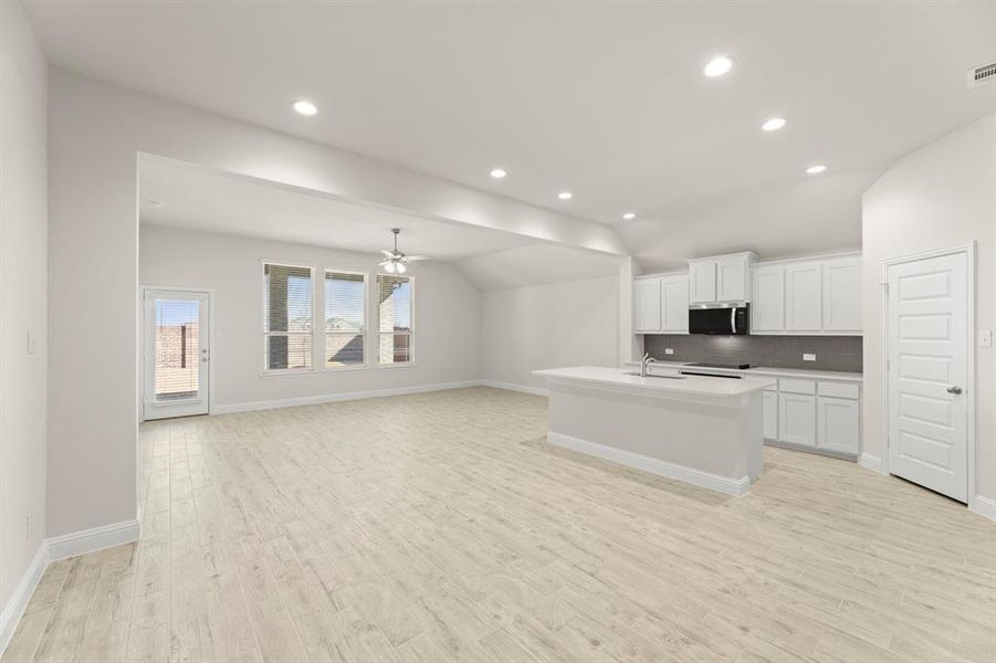 10. 3013 Rembrandt - Dining