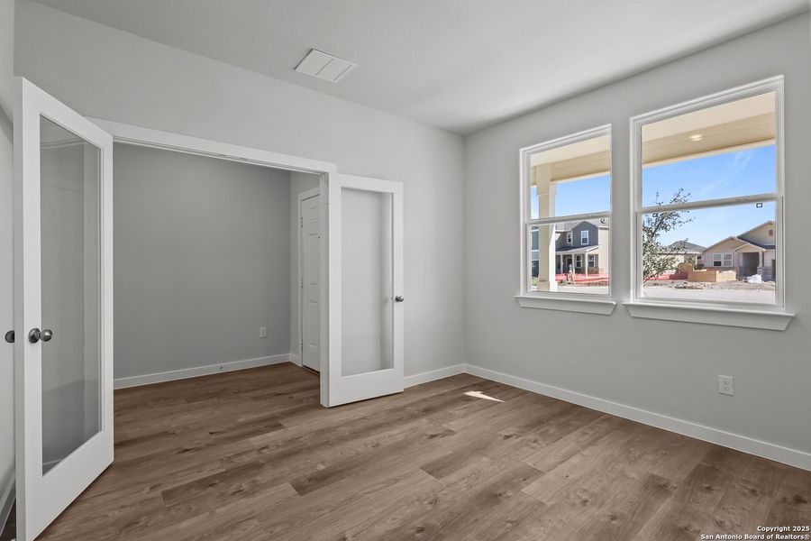 Spacious, unfurnished interior of a new home in Cinco Lakes, San Antonio (Image 29).