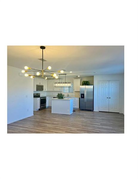 Spacious, unfurnished interior of a new home in Lake Meadow, Princeton (Image 26).