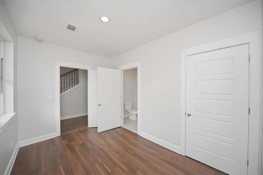 Spacious, unfurnished interior of a new home in , Atlanta (Image 19).