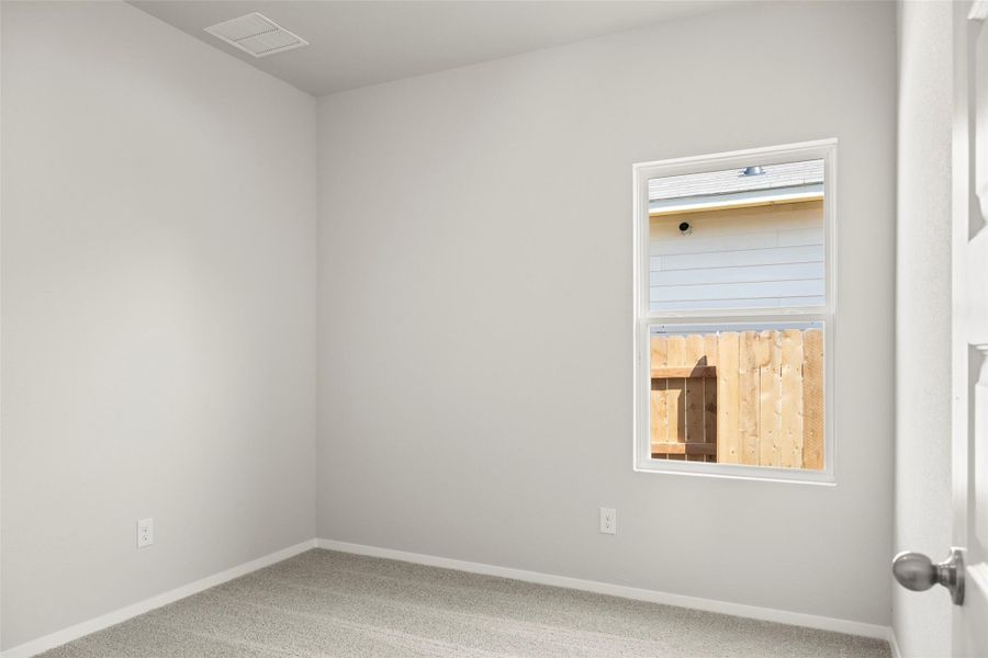 Spacious, unfurnished interior of a new home in Cloverleaf, Austin (Image 24).