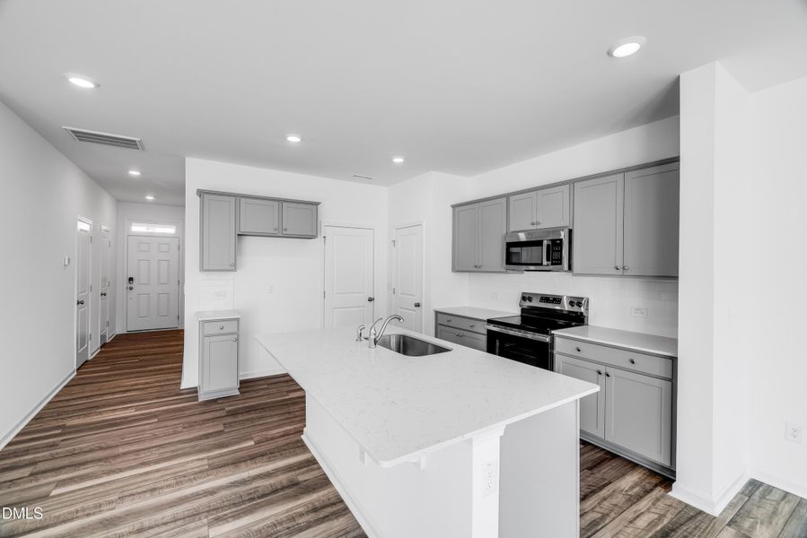 SUN_LawsonTownes_Pic_Cameron_Kitchen_2of