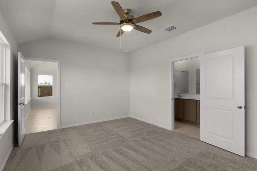 Spacious, unfurnished interior of a new home in Briarwood, Elgin (Image 47).