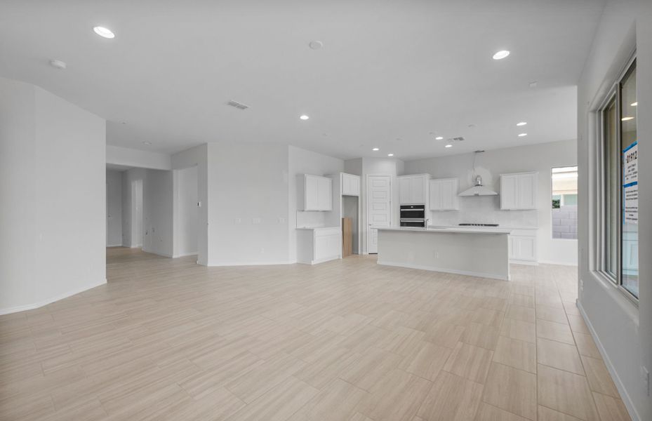 Spacious, unfurnished interior of a new home in Artisan at Asante, Surprise (Image 18).