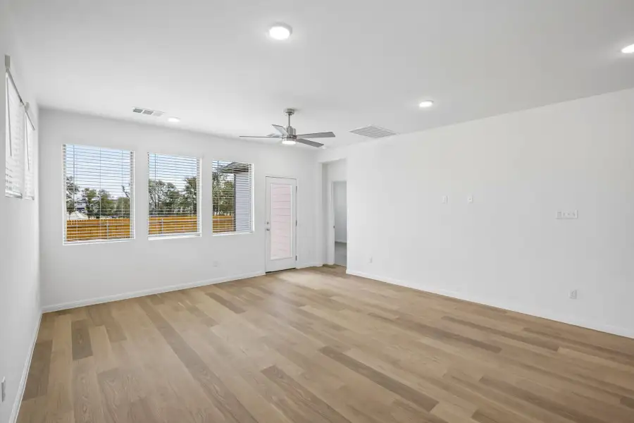 Spacious, unfurnished interior of a new home in Trinity Ranch, Elgin (Image 21).