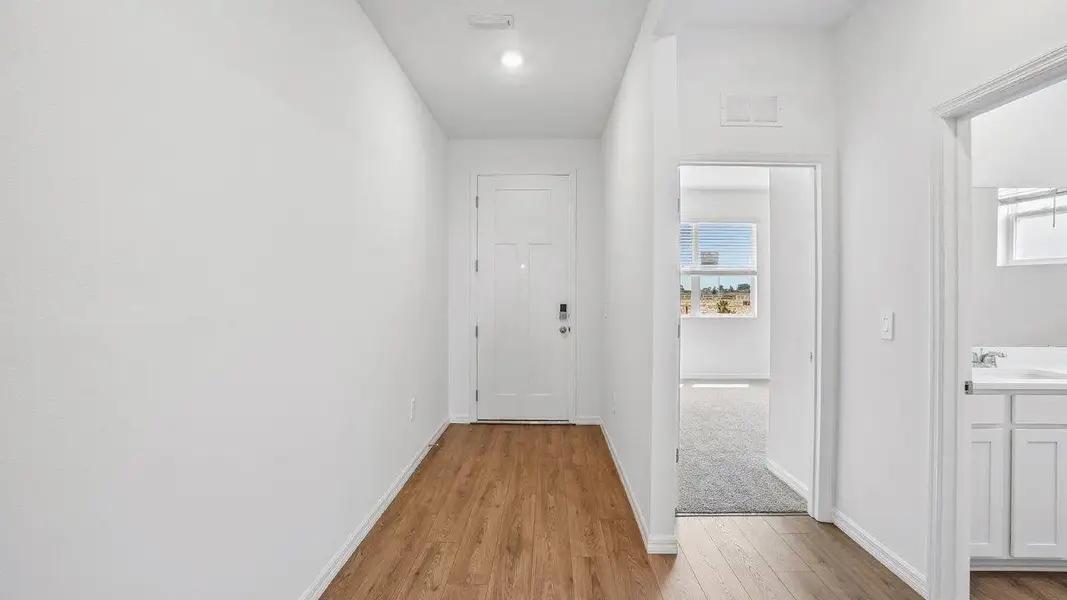 Spacious, unfurnished interior of a new home in Harmony at Lake Eloise, Winter Haven (Image 12).