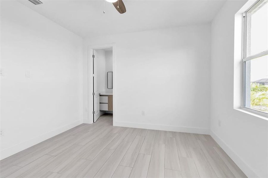 Spacious, unfurnished interior of a new home in , Punta Gorda (Image 43).