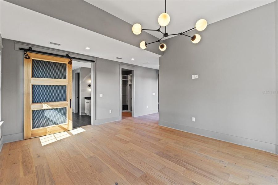 Spacious, unfurnished interior of a new home in , Tampa (Image 25).