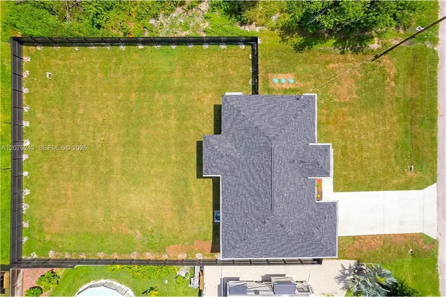 Exterior details and patio area of a home in , Lehigh Acres (Image 4).