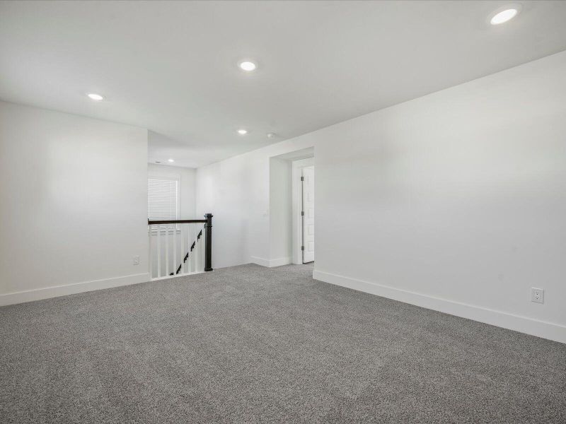Spacious, unfurnished interior of a new home in , Summerville (Image 11).