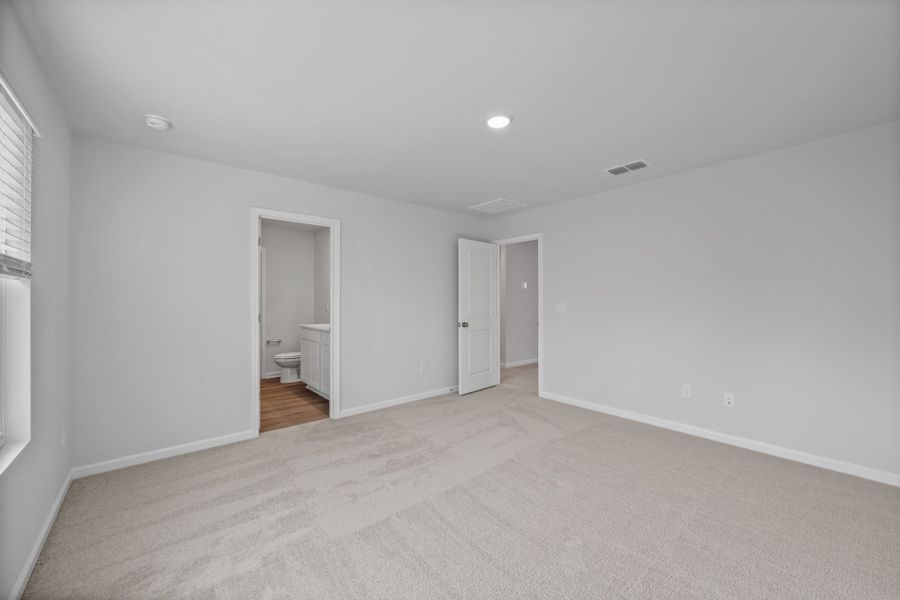 Spacious, unfurnished interior of a new home in Grand Arbor, Blythewood (Image 24).