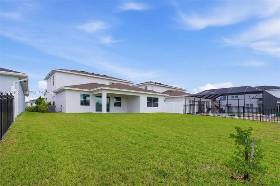 Exterior details and patio area of a home in Arden, Loxahatchee (Image 20).