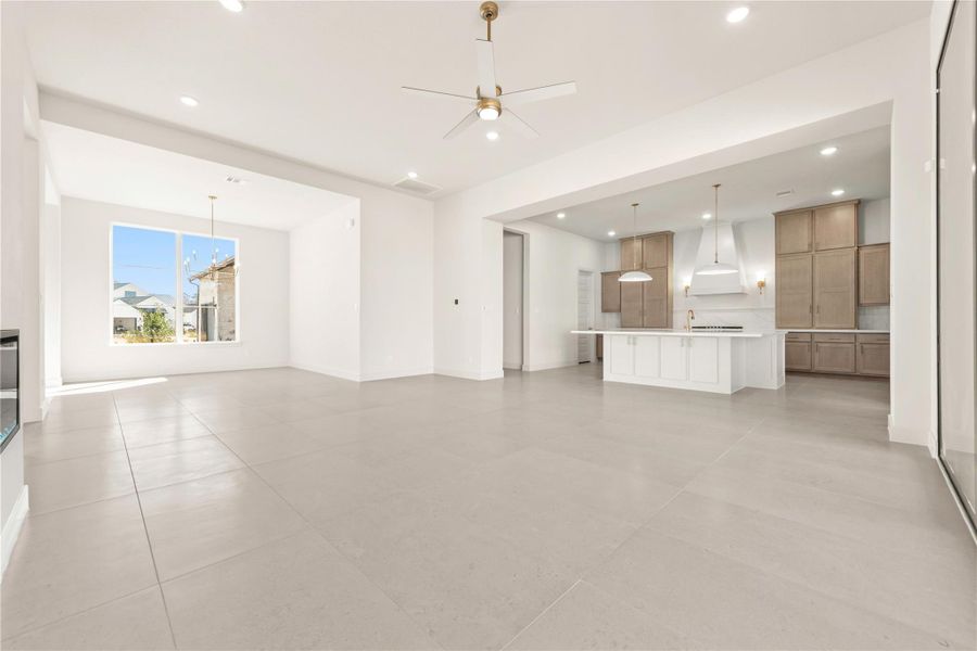 Representative image. Features, selections and colors may vary.