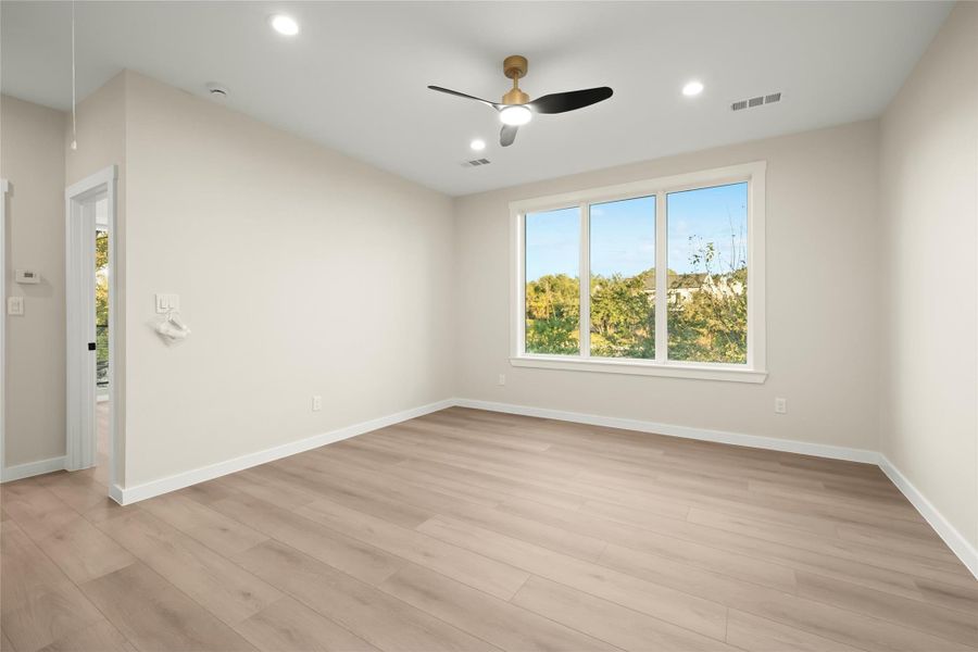 Spacious, unfurnished interior of a new home in , Austin (Image 23).