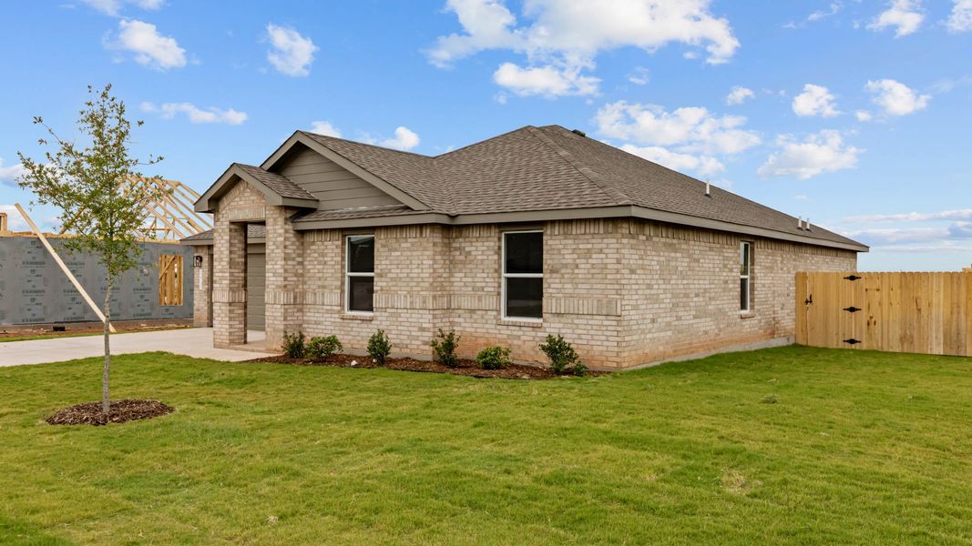 Representative exterior details of a home built from the DEAN by D.R. Horton in Heritage Parks, Abilene (Image 4).