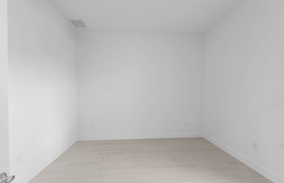 Spacious, unfurnished interior of a new home in TerraWalk at Babcock Ranch, Alva (Image 16).