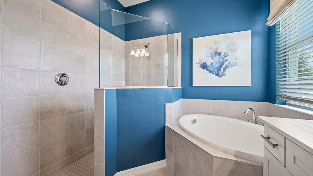 2061 Angelina Owners Bath 2of2 Base2