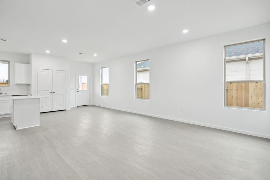 Spacious, unfurnished interior of a new home in Crosby Farms, Crosby (Image 16).