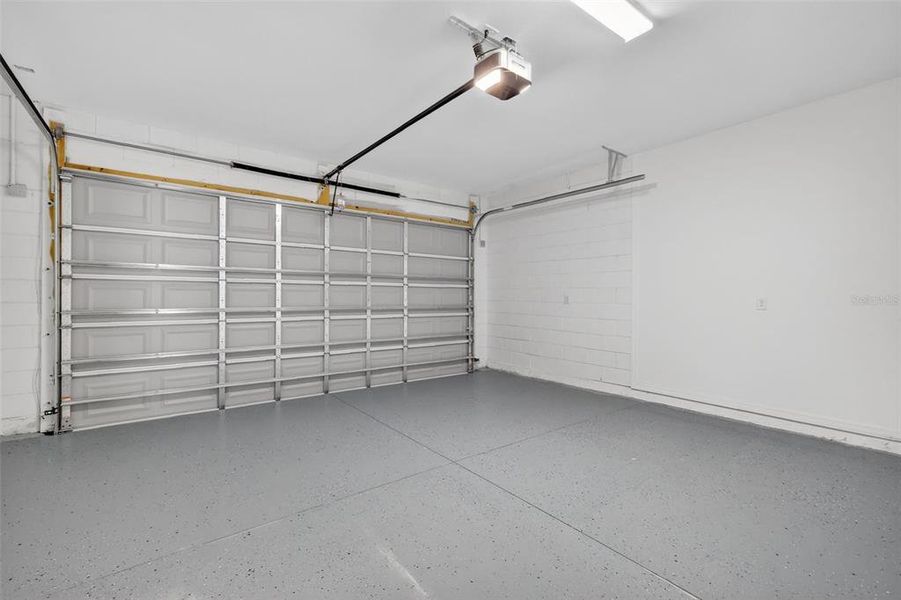 Spacious, unfurnished interior of a new home in , Umatilla (Image 25).