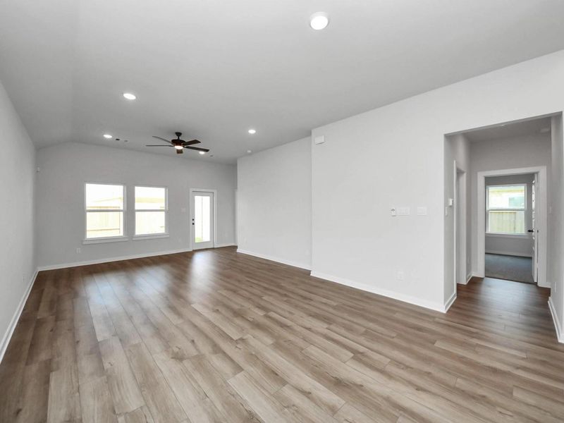 Spacious, unfurnished interior of a new home in River Ranch Meadows, Dayton (Image 22).