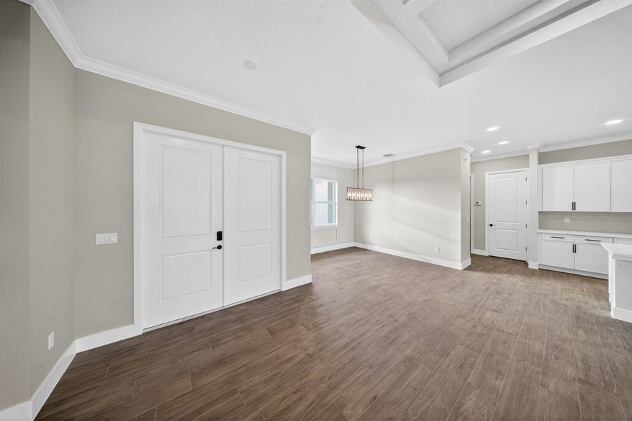 FOYER FOYER