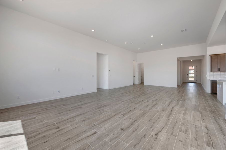 Spacious, unfurnished interior of a new home in Blossom Rock, Apache Junction (Image 20). Spacious, unfurnished interior of a new home in Blossom Rock, Apache Junction (Image 20).