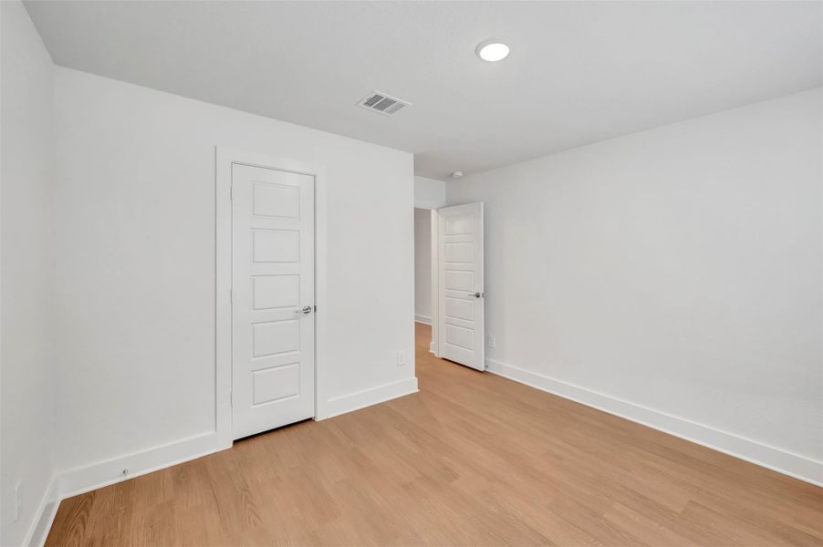 Spacious, unfurnished interior of a new home in Sorella, Tomball (Image 12).