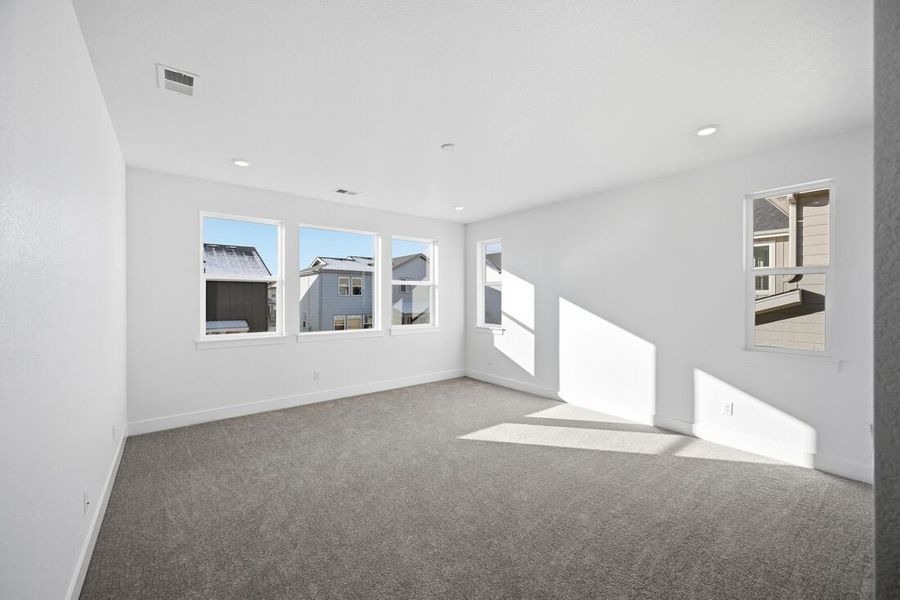 Spacious, unfurnished interior of a new home in Trailstone, Arvada (Image 30).