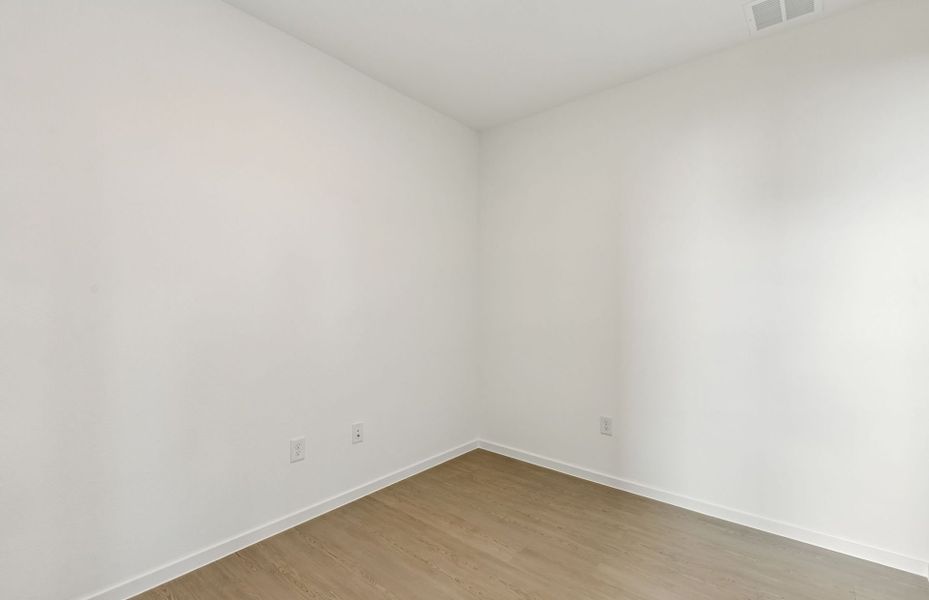 Spacious, unfurnished interior of a new home in Mavera, Conroe (Image 29).