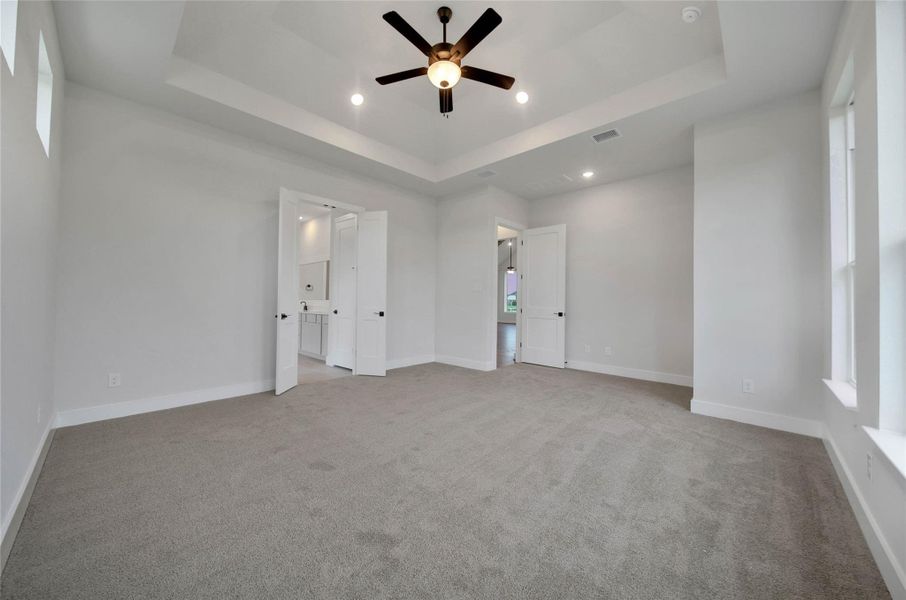 Spacious, unfurnished interior of a new home in , Rosharon (Image 33).