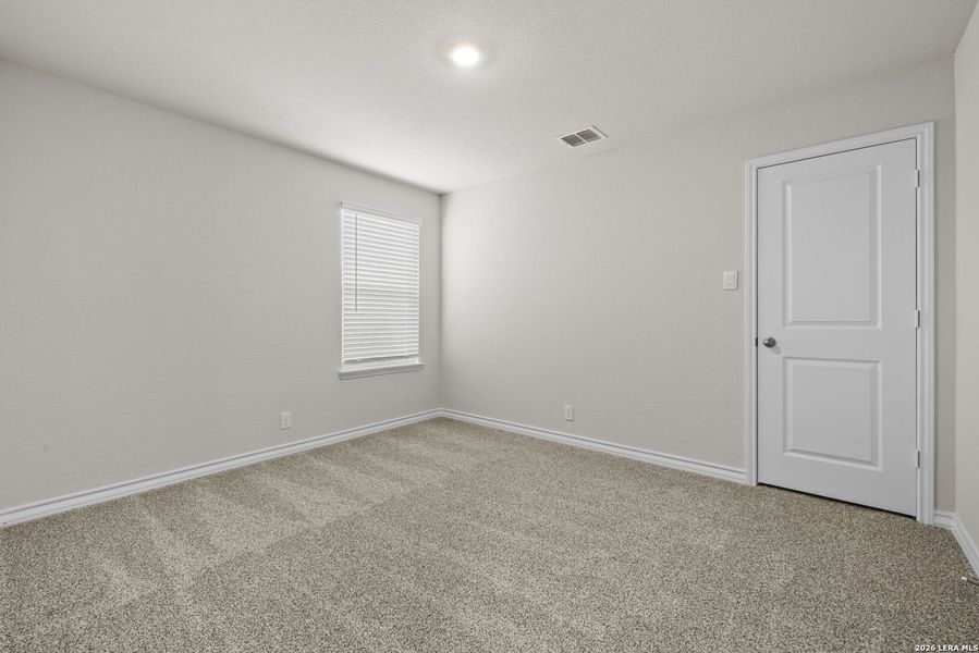 Spacious, unfurnished interior of a new home in Stonehill, San Antonio (Image 18).