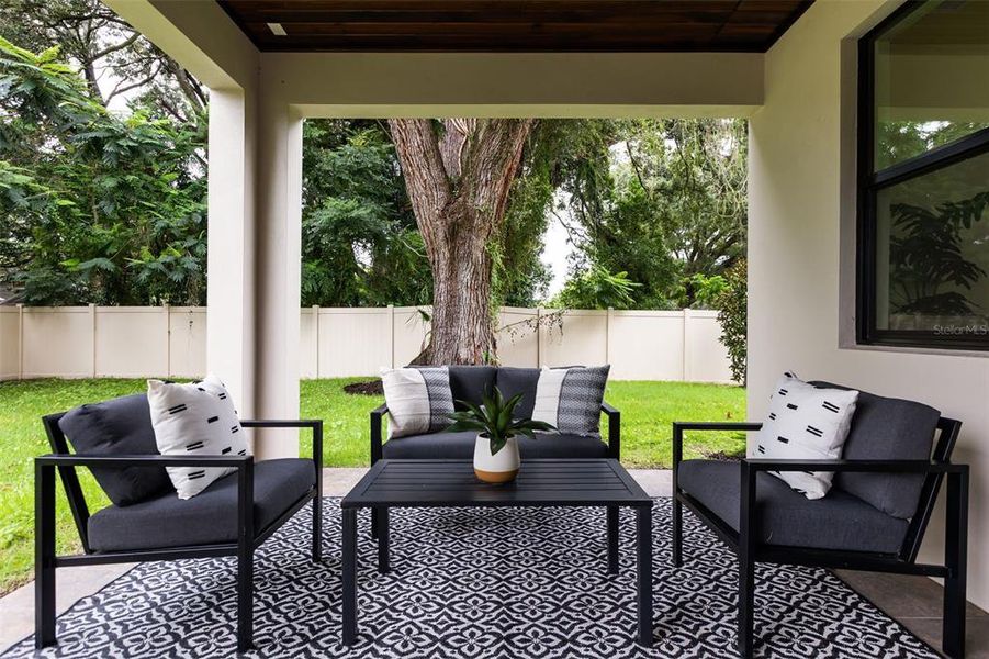 Exterior details and patio area of a home in , Orlando (Image 4).