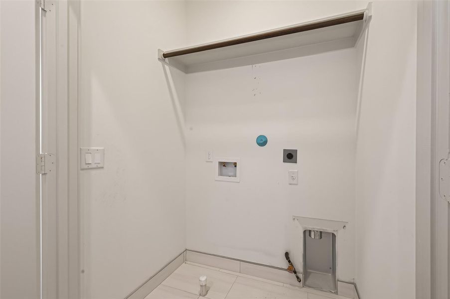 Spacious, unfurnished interior of a new home in , Houston (Image 14).