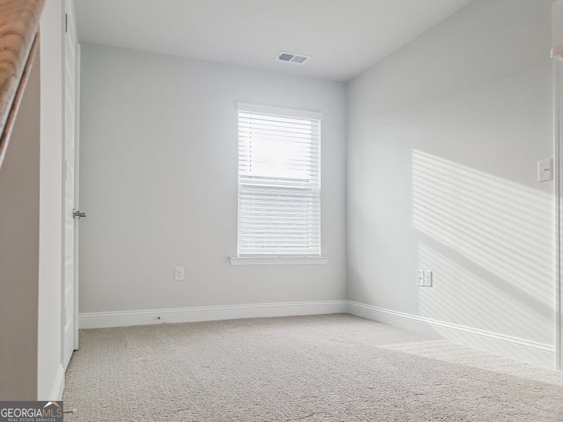 Spacious, unfurnished interior of a new home in Windmill Park, Carrollton (Image 9).