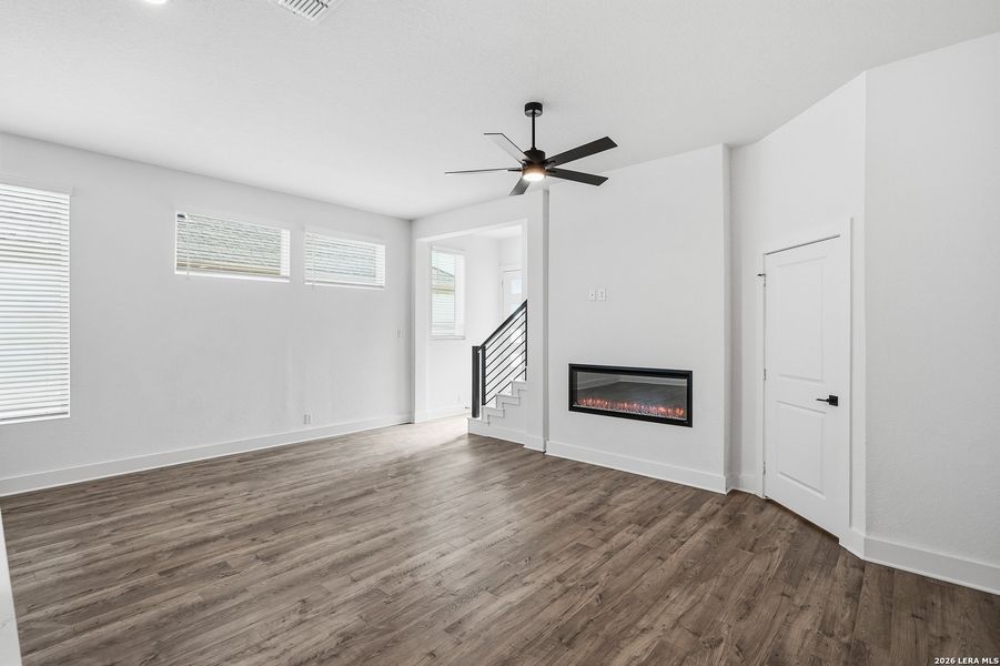 Spacious, unfurnished interior of a new home in Prominence, San Antonio (Image 29).