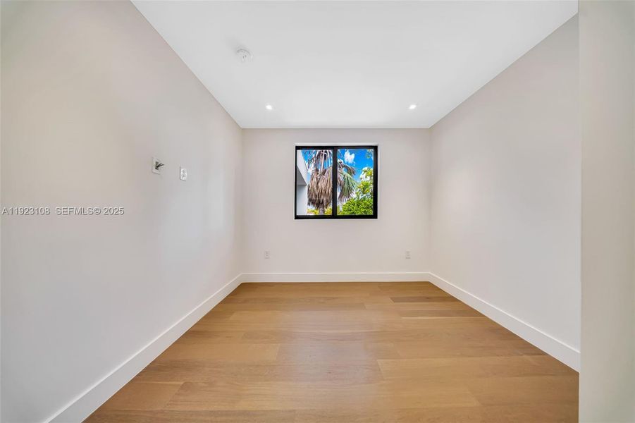 Spacious, unfurnished interior of a new home in , Miami (Image 41).