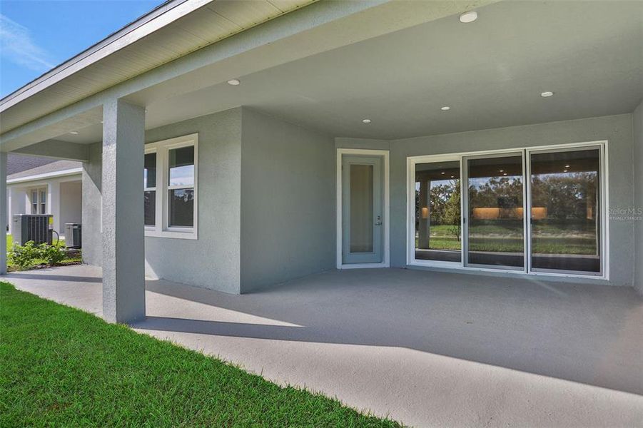 Exterior details and patio area of a home in Seaire, Parrish (Image 4).