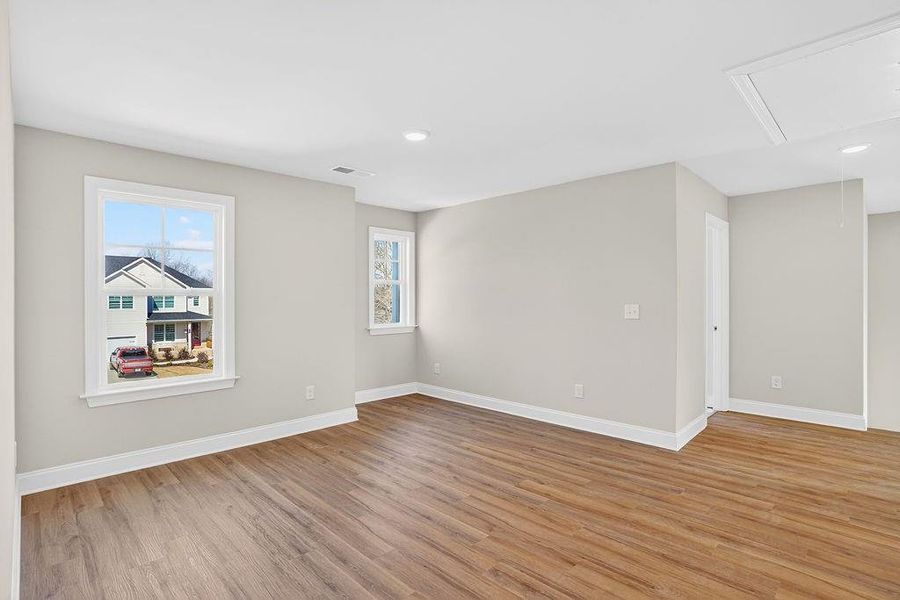 Spacious, unfurnished interior of a new home in , Homer (Image 29).