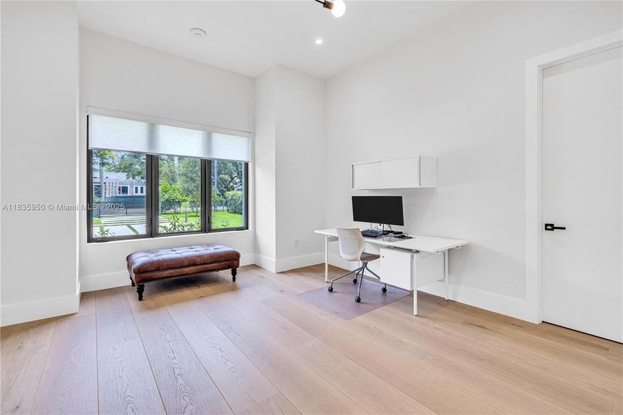 Furnished interior view inside a new home in , Pinecrest (Image 7).