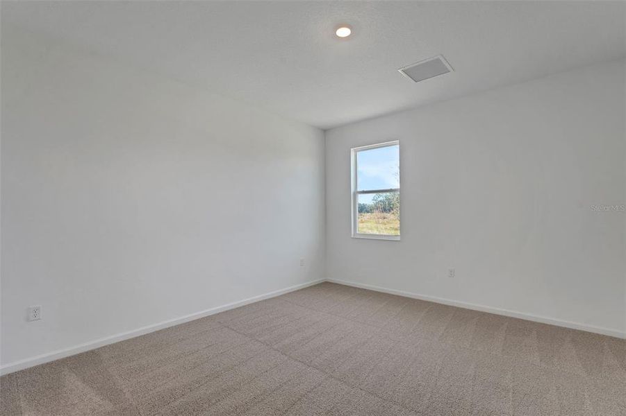 Spacious, unfurnished interior of a new home in Willowbrook North, Winter Haven (Image 27).