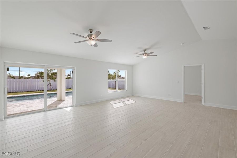 Spacious, unfurnished interior of a new home in Cape Coral, Cape Coral (Image 17).